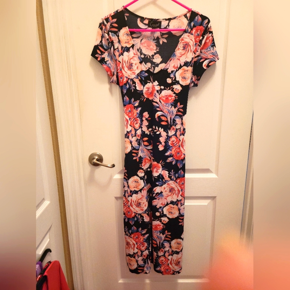 Women's short sleeve floral dress.